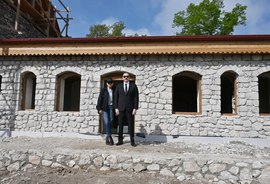 Le président de la République et son épouse visitent la maison-musée Uzeyir Hadjibeyli à Choucha MIS A JOUR VIDEO